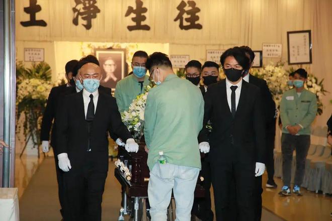 一天结婚十年后两位癌逝一位离婚开元棋牌app三个人十年前同(图15)