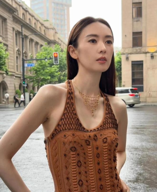 照曝光童瑶夫妻真实处境难怪她能走红开元棋牌网站嫁给富商6年！一张吸烟(图13)