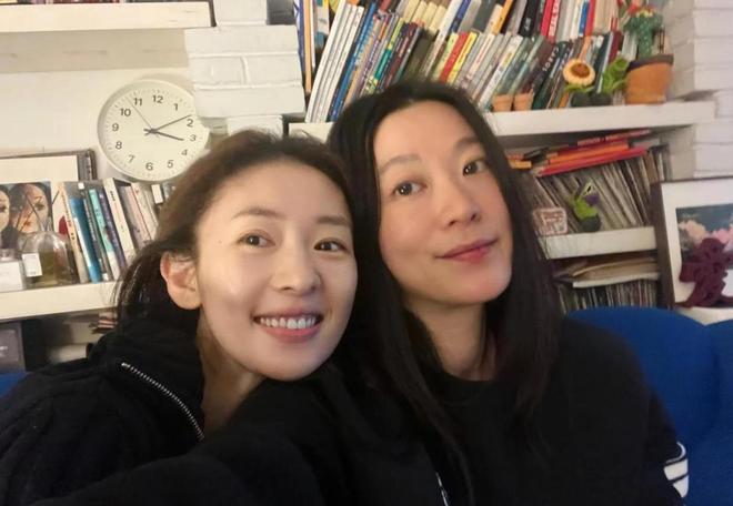 照曝光童瑶夫妻真实处境难怪她能走红开元棋牌网站嫁给富商6年！一张吸烟(图3)